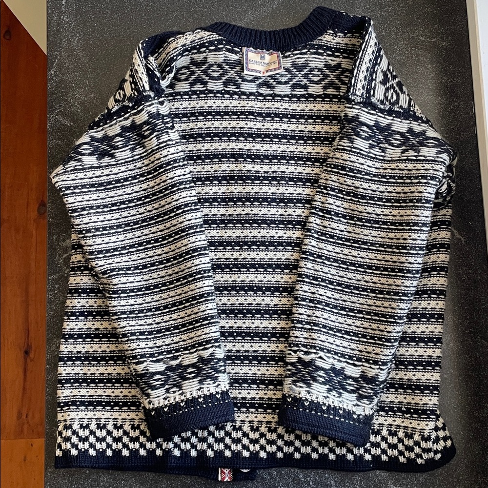 EUC Dale of Norway Cardigan Size Women’s Small (S) Navy, White, Red Button-Front - Picture 8 of 13